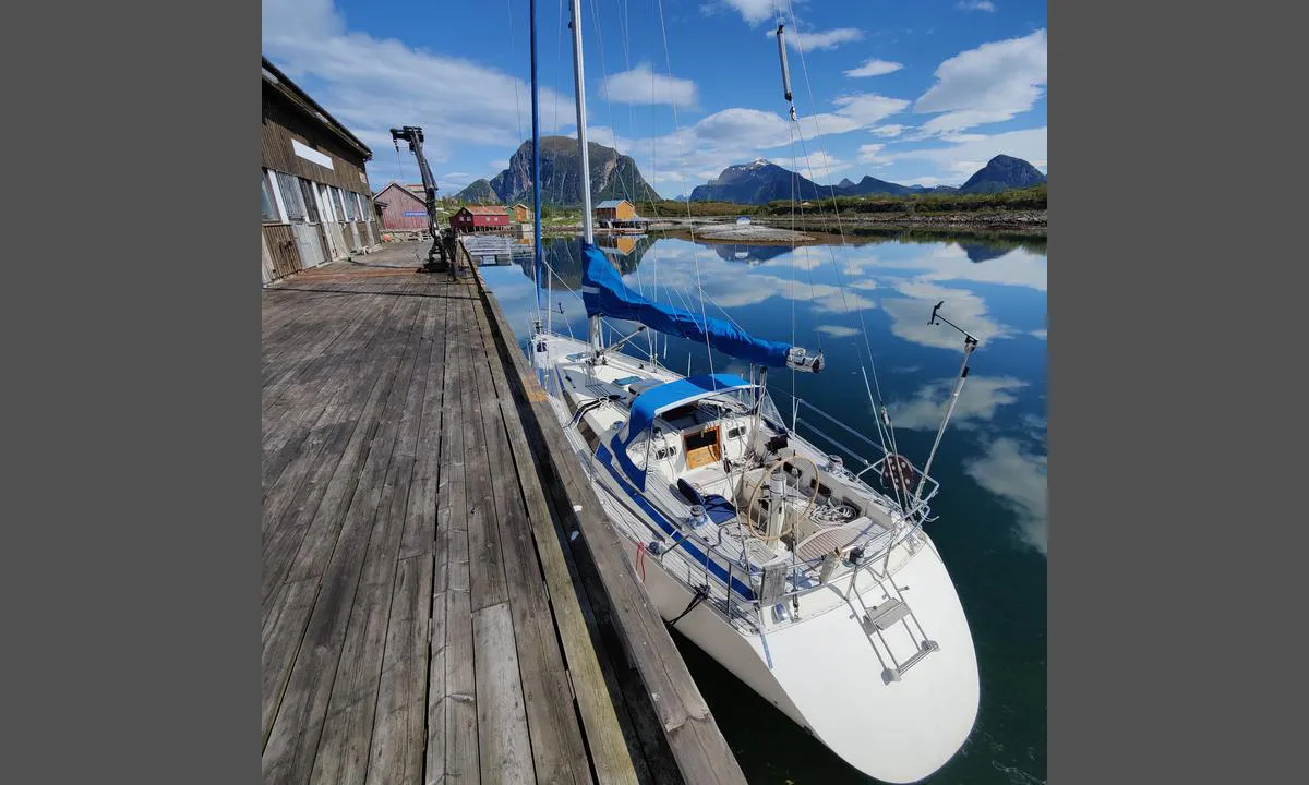 Støtt Havn: alternativ fortøyning ved fast brygge på fiskemottaket rett S for gjestebrygga. Husk å forhøre deg om at du ikke ligger i veien for yrkesbåter her.