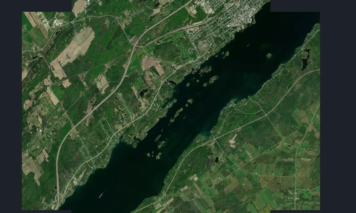 Flyfoto av Stovin Island Centre Dock (Parks Canada)