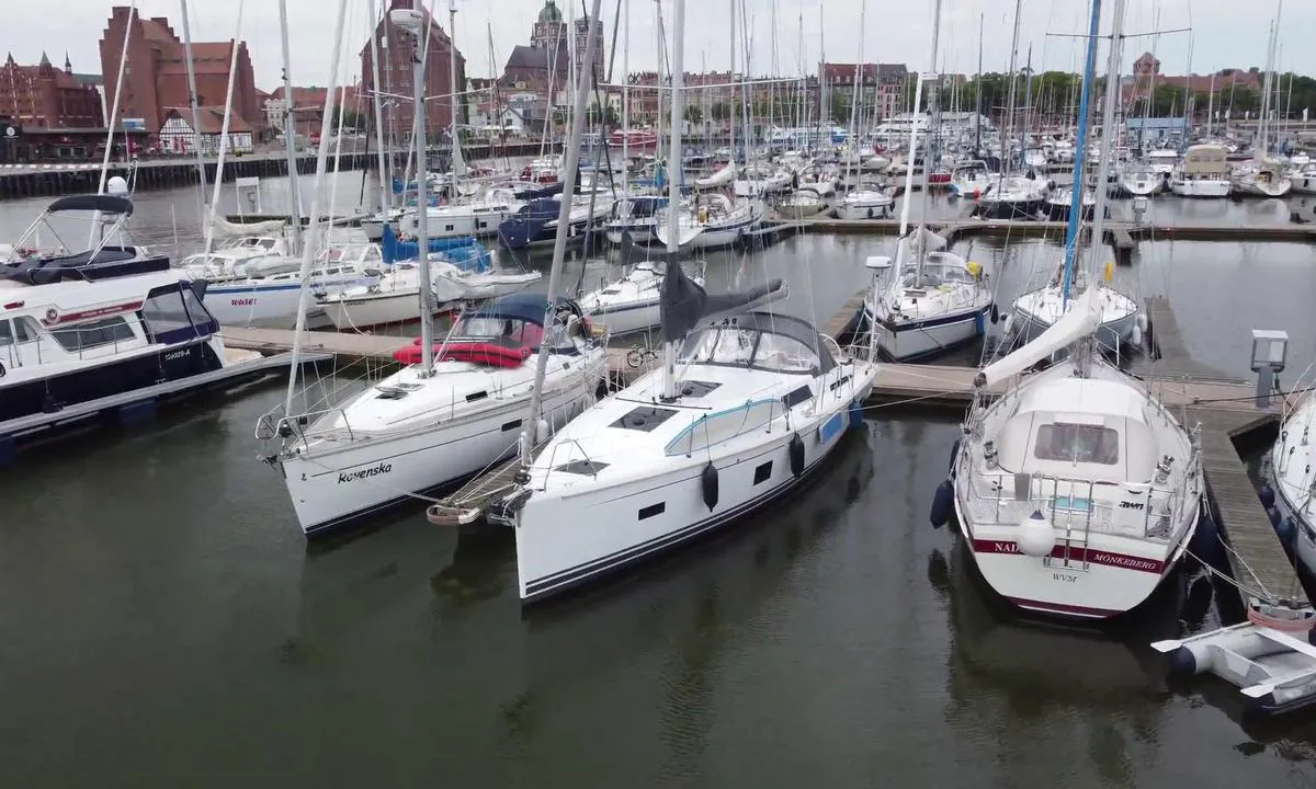 {"base": "en", "no": "Stralsund By Marina", "se": "Stralsund City Marina", "en": "Stralsund City Marina", "da": "Stralsund City Marina"}