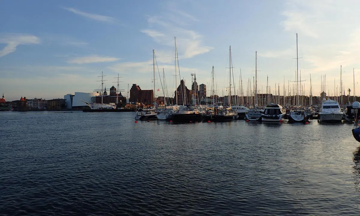 Stralsund City Marina: Fin havn, god plass, god dybde, bra servicehus. Midt i sentrum.