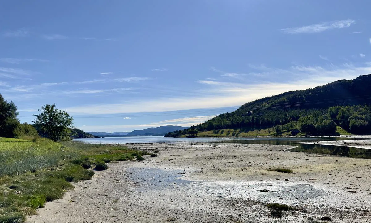 Strandaøyra: {"base": "no", "no": "Ankringssted sett fra S/SW", "se": "Ankringsplats sedd fr\u00e5n S/SW", "en": "Anchorage seen from S/SW", "da": "Ankerplads set fra S/SV"}