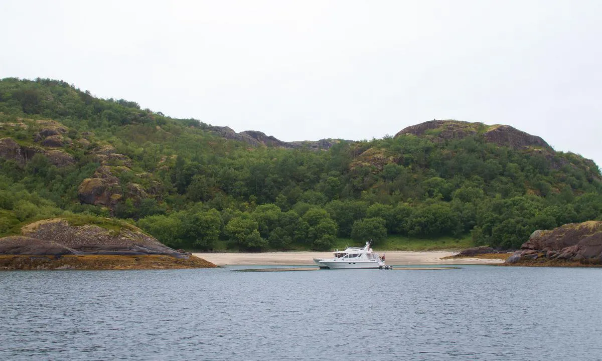 Straumhamn: {"base": "no", "no": "Ankerplass ved stranden.", "se": "Ankringsplats vid stranden.", "en": "Anchorage by the beach.", "da": "Ankerplads ved stranden."}