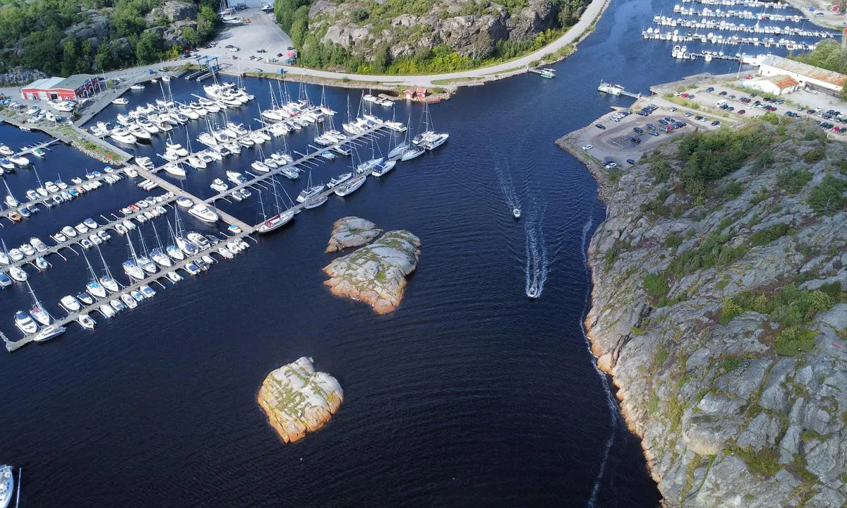 Strömstad Marina AB: {"base": "no", "no": "Innseilingen til Str\u00f6mstad Marina AB.", "se": "<p>Inseglingen till Str\u00f6mstad Marina AB.</p>", "en": "The entrance to Str\u00f6mstad Marina AB.", "da": "Indsejlingen til Str\u00f6mstad Marina AB."}