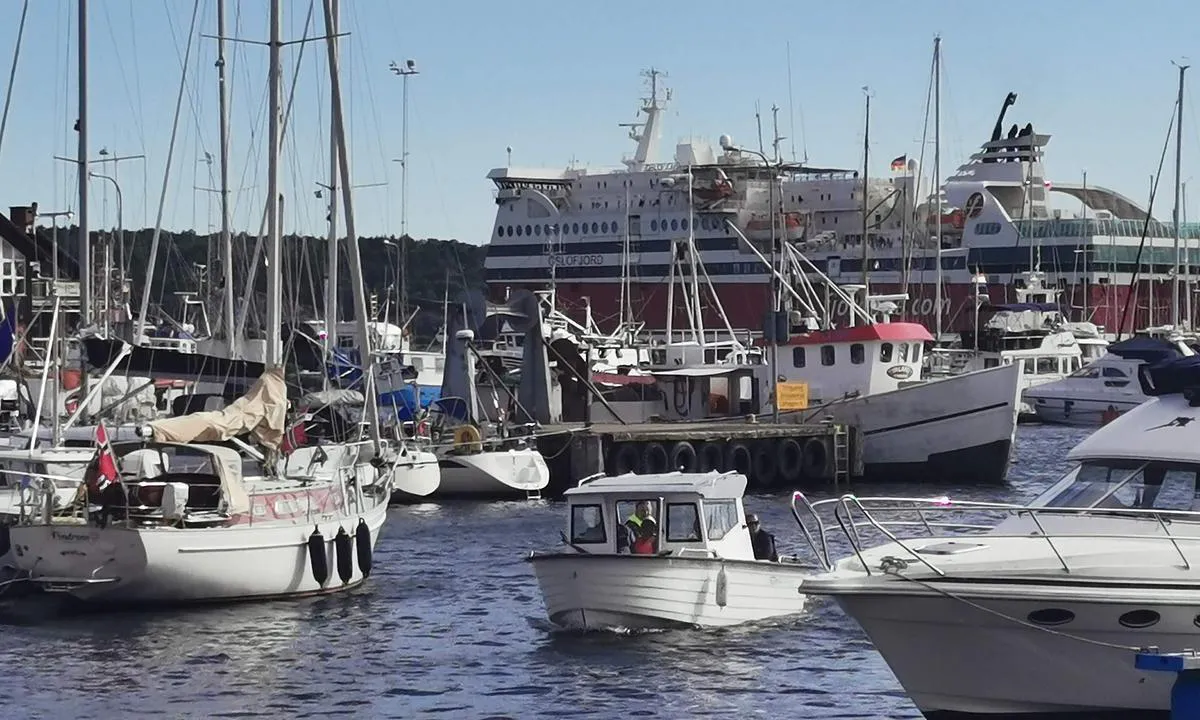 Strömstad - Södra hamnen: {"base": "se", "no": "Str\u00f6mstad - S\u00f8ndre havn", "se": "Str\u00f6mstad - S\u00f6dra hamnen", "en": "Str\u00f6mstad - South harbor", "da": "Str\u00f6mstad - Sydhavnen"}