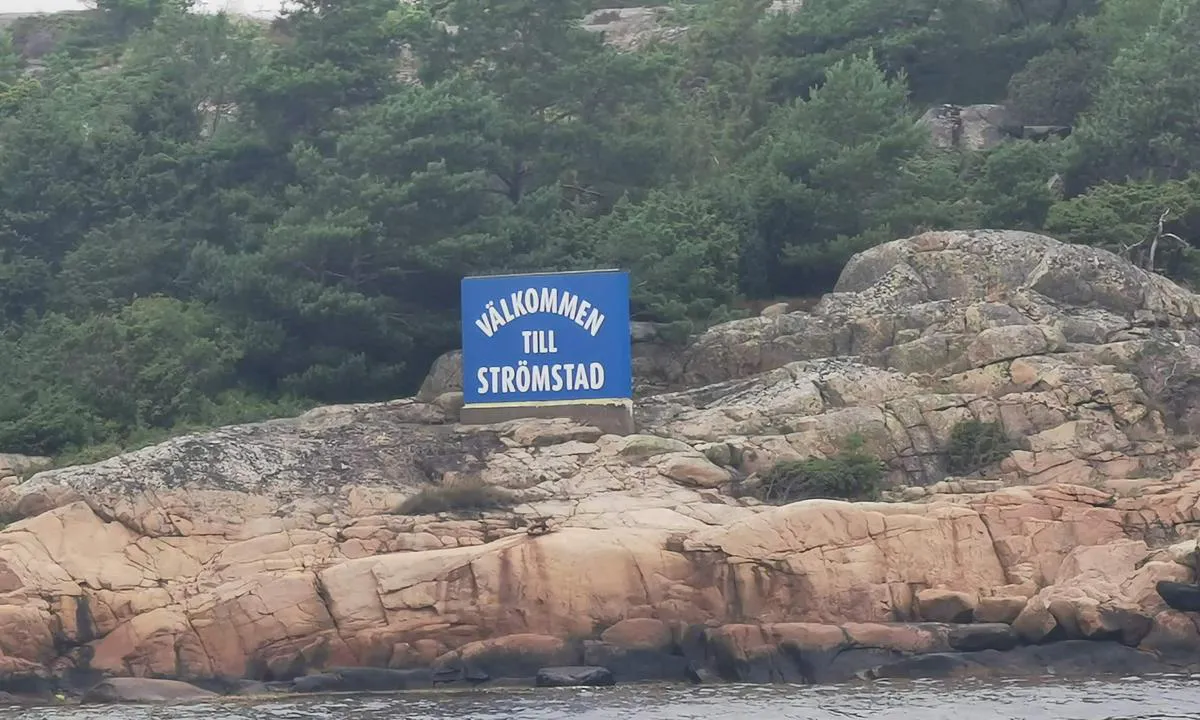 Strömstad - Södra hamnen: {"base": "se", "no": "Str\u00f6mstad - S\u00f8ndre havn", "se": "Str\u00f6mstad - S\u00f6dra hamnen", "en": "Str\u00f6mstad - Southern Harbour", "da": "Str\u00f6mstad - Sydhavnen"}