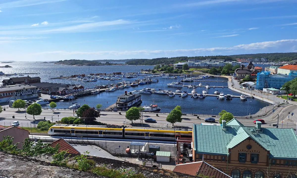 Strömstad - Södra hamnen: {"base": "no", "no": "Brygger og plasser Juni 2024. Litt endring fra tidligere.", "se": "Bryggor och platser Juni 2024. Liten f\u00f6r\u00e4ndring fr\u00e5n tidigare.", "en": "<h2>Docks and spaces June 2024. A slight change from before.</h2>", "da": "Broer og pladser Juni 2024. Lidt \u00e6ndring fra tidligere."}