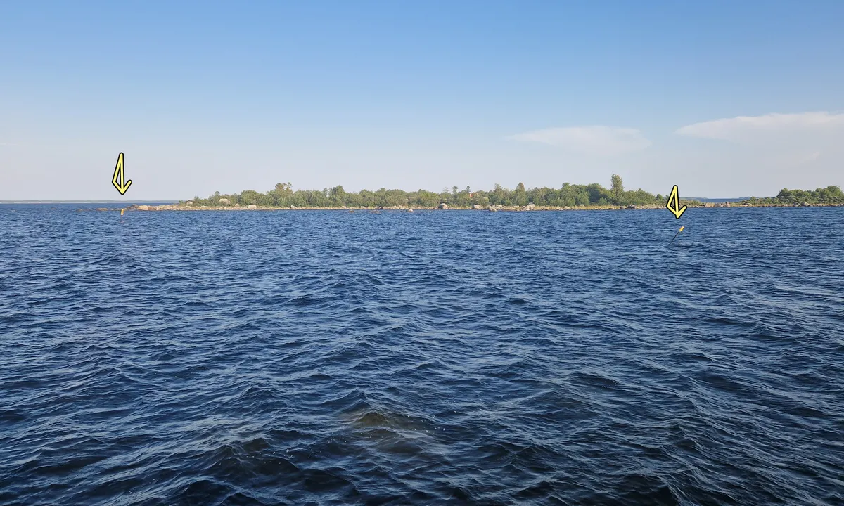 Stubben - Lillskäret: The 3 extra navigation buoys indicated on the natural reserve chart are not that easy to spot but they are present.