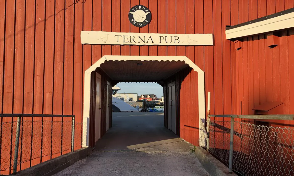 På vei til og fra Sula Gjestehavn passerer du Terna Pub.