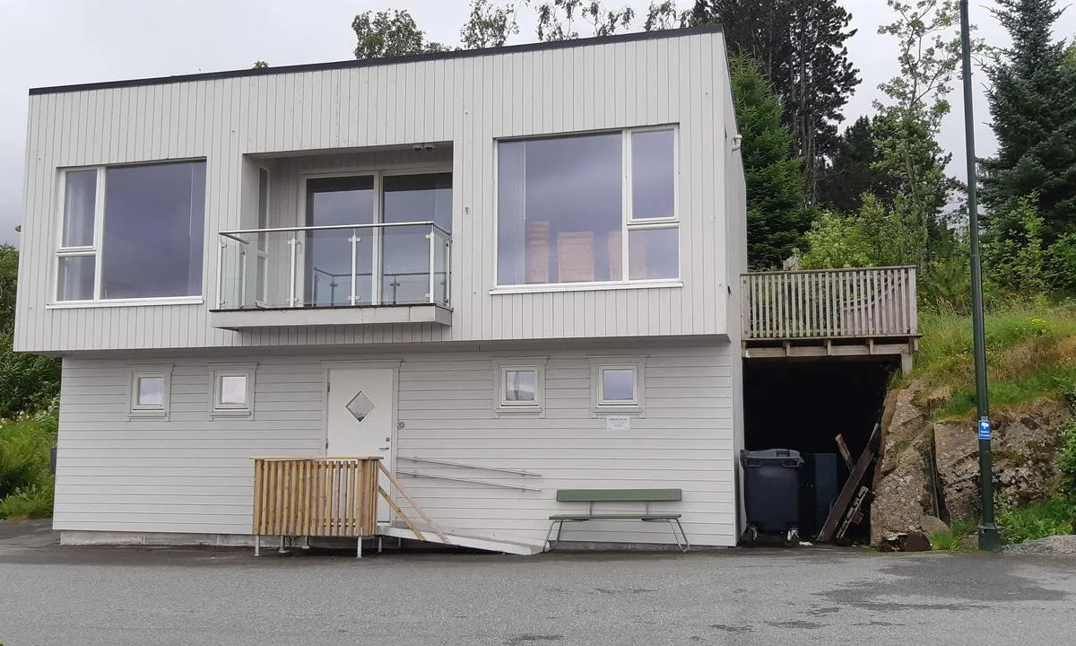 Suløen Båtforening: {"base": "no", "no": "Servicebygg.", "se": "Servicebyggnad.", "en": "Service building.", "da": "Servicebygning."}