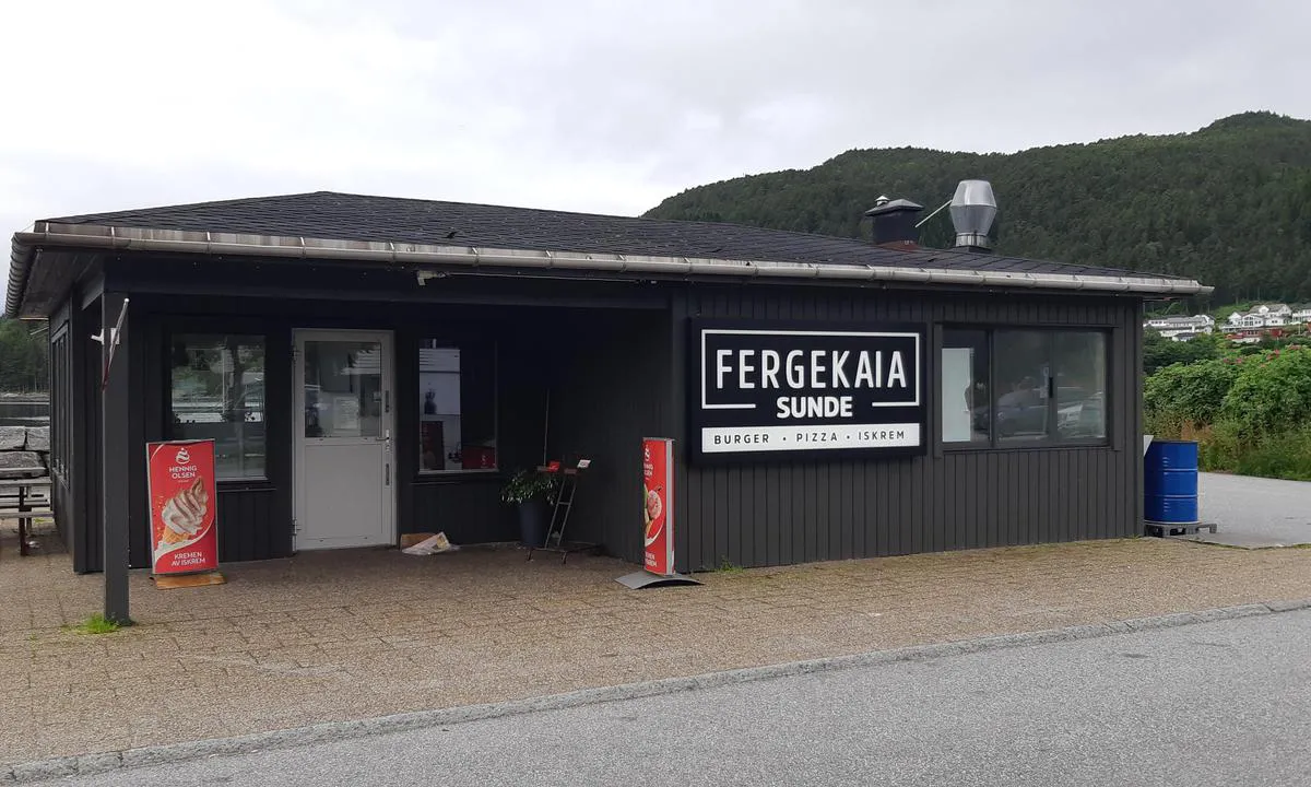 Sunde og Solevåg Småbåthavn: Kiosk på fergekaien.