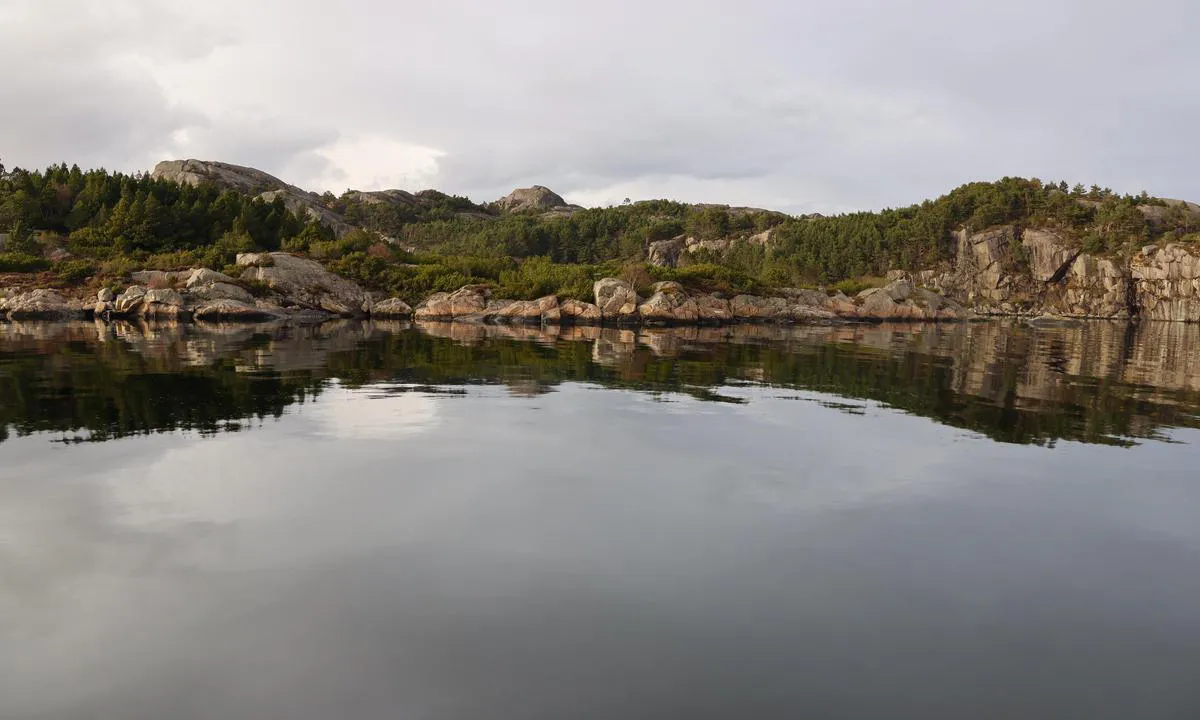 Sundsgabet anchorage: North mainland