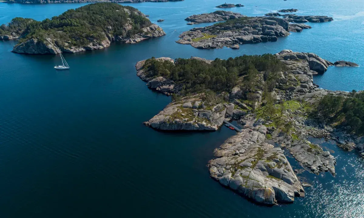 Der er flere fortøyningsbolter på innsiden av Sundskabsholmen.