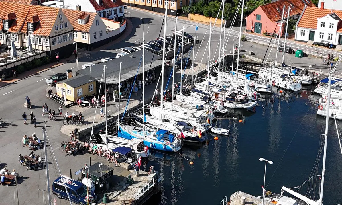 Svaneke Havn: {"base": "en", "no": "Sommer 2024", "se": "Sommaren 2024", "en": "Summer 2024", "da": "Sommer 2024", "fr": "\u00c9t\u00e9 2024", "de": "Sommer 2024", "es": "Verano 2024", "it": "Estate 2024", "pt": "Ver\u00e3o 2024", "nl": "Zomer 2024", "pl": "Lato 2024", "uk": "\u041b\u0456\u0442\u043e 2024", "ro": "Vara 2024", "tr": "Yaz 2024", "el": "\u039a\u03b1\u03bb\u03bf\u03ba\u03b1\u03af\u03c1\u03b9 2024", "cs": "L\u00e9to 2024", "hu": "2024 ny\u00e1r", "fi": "Kes\u00e4 2024", "bg": "\u041b\u044f\u0442\u043e 2024", "sr": "\u041b\u0435\u0442\u043e 2024", "et": "Suvi 2024", "lv": "Vasara 2024", "lt": "Vasara 2024"}