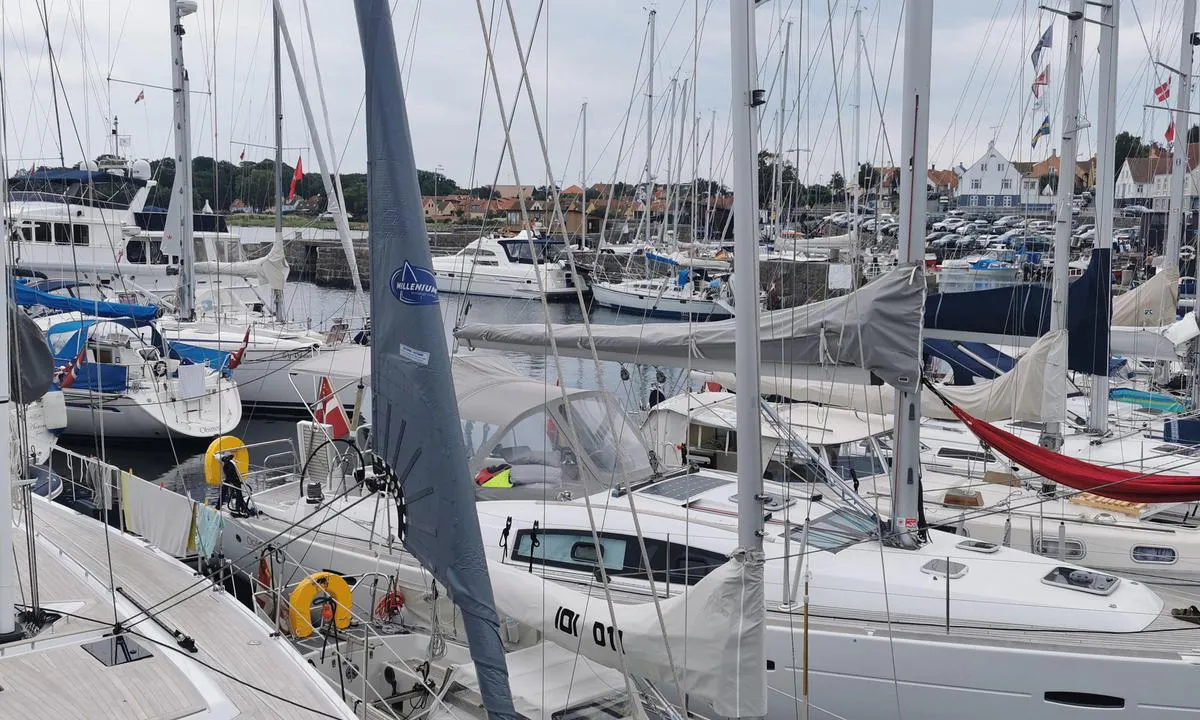 {"base": "da", "no": "Svaneke voll", "se": "Svaneke v\u00e5ll", "en": "Svaneke quay", "da": "Svaneke voll"}