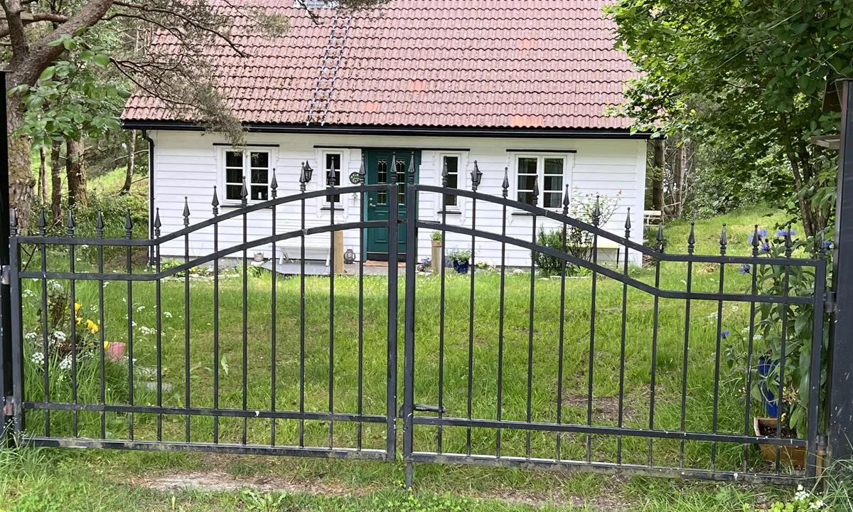Svanøybukt: {"base": "en", "no": "Mange velholdte og pene hus p\u00e5 \u00f8ya.", "se": "M\u00e5nga v\u00e4lsk\u00f6tta och fina hus p\u00e5 \u00f6n.", "en": "Many well kept and nice houses on the island.", "da": "Mange velholdte og p\u00e6ne huse p\u00e5 \u00f8en."}
