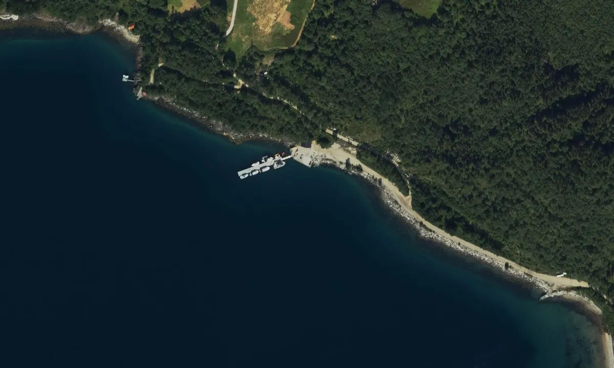 Engen brygge: Flyfoto av Svartisen Marina