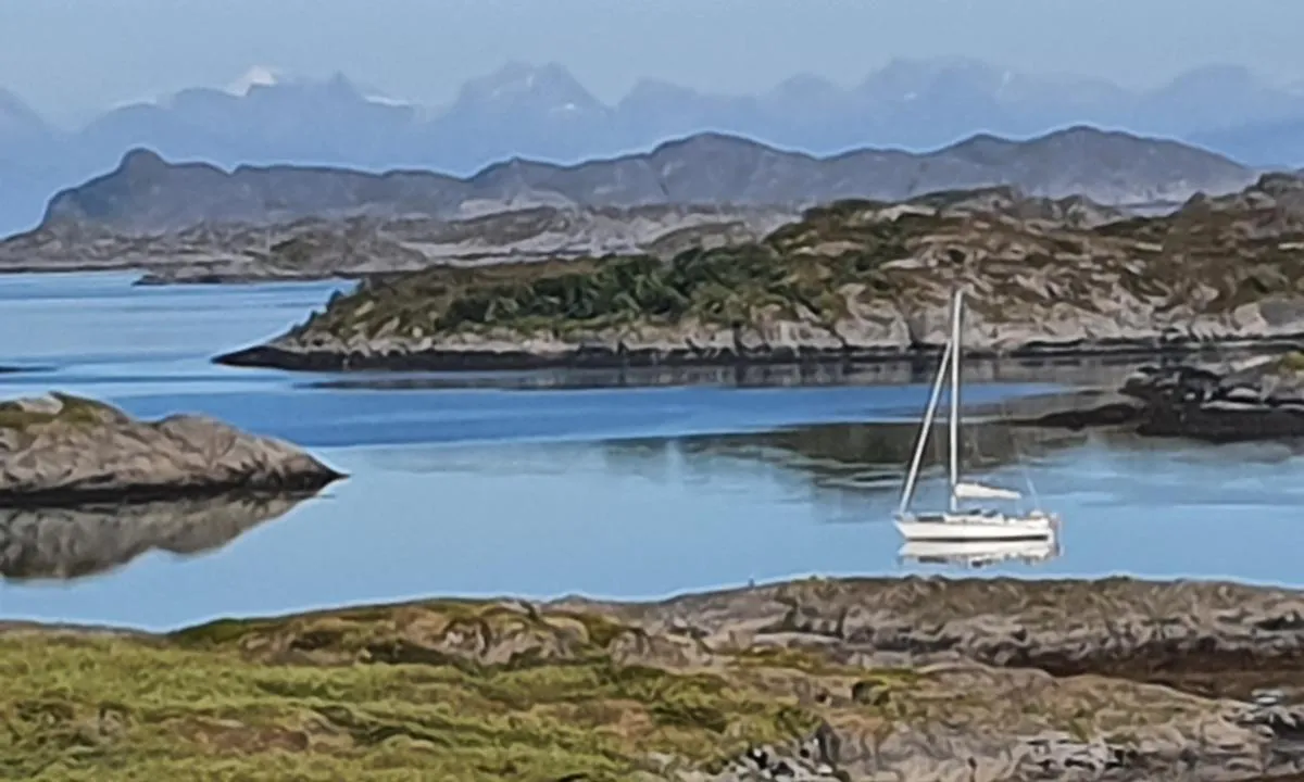 Store Svællingen Fredriksberg: {"base": "no", "no": "M\u00f8ljeholet. Ankerdybde 8 meter, sandbunn.\r\nLave holmer og skj\u00e6r, derfor vindutsatt fra alle retninger.\r\nEllers et skj\u00e6rg\u00e5rdsidyll.", "se": "M\u00f6ljh\u00e5let. Ankardjup 8 meter, sandbotten. L\u00e5ga holmar och sk\u00e4r, d\u00e4rf\u00f6r vindutsatt fr\u00e5n alla riktningar. Annars en sk\u00e4rg\u00e5rdsidyll.", "en": "M\u00f8ljeholet. Anchor depth 8 meters, sandy bottom. Low islets and reefs, therefore exposed to wind from all directions. Otherwise a coastal idyll.", "da": "M\u00f8ljeholet. Ankerdybde 8 meter, sandbund.<br>Lave holme og sk\u00e6r, derfor udsat for vind fra alle retninger.<br>Ellers en sk\u00e6rg\u00e5rdsidyl."}