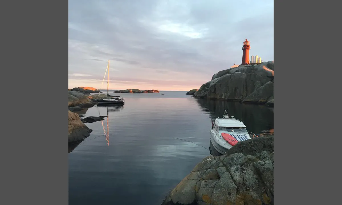 Svenner/Rørvika: Aftenstemning i fyrbukta.