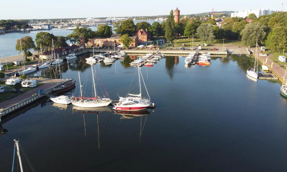 Świnoujście - Marina North Basin: {"base": "pl", "no": "\u015awinouj\u015bcie - Marina", "se": "\u015awinouj\u015bcie - Marina", "en": "\u015awinouj\u015bcie - Marina", "da": "\u015awinouj\u015bcie - Marina", "fr": "\u015awinouj\u015bcie - Marina", "de": "\u015awinouj\u015bcie - Marina", "es": "\u015awinouj\u015bcie - Marina", "it": "\u015awinouj\u015bcie - Marina", "pt": "\u015awinouj\u015bcie - Marina", "nl": "\u015awinouj\u015bcie - Jachthaven", "pl": "\u015awinouj\u015bcie - Marina", "uk": "\u0421\u0432\u0456\u043d\u043e\u0443\u0439\u0441\u044c\u0446\u0435 - \u041c\u0430\u0440\u0438\u043d\u0430", "ro": "\u015awinouj\u015bcie - Marina", "tr": "\u015awinouj\u015bcie - Marina", "el": "\u015awinouj\u015bcie - \u039c\u03b1\u03c1\u03af\u03bd\u03b1", "cs": "\u015awinouj\u015bcie - Marina", "hu": "\u015awinouj\u015bcie - Marina", "fi": "\u015awinouj\u015bcie - Marina", "bg": "\u0421\u0432\u0438\u043d\u0435\u043c\u044e\u043d\u0434\u0435 - \u041c\u0430\u0440\u0438\u043d\u0430", "sr": "\u015awinouj\u015bcie - Marina", "et": "\u015awinouj\u015bcie - Jahtklubi", "lv": "Svinoujsce - Jahtu piest\u0101tne", "lt": "\u015awinouj\u015bcie - Marina"}