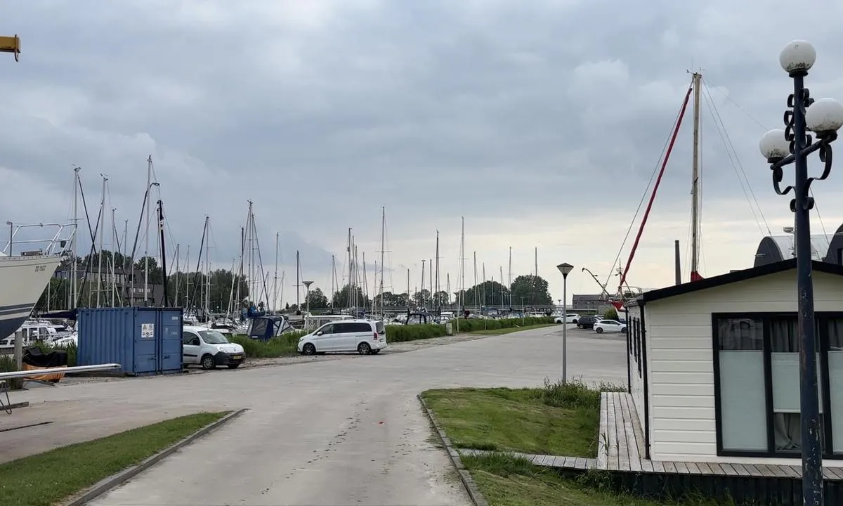 Tacozijl Yacht Harbour: {"base": "en", "no": "Omr\u00e5det rundt marinaen", "se": "Omr\u00e5det runt marinan", "en": "The area around the marina", "da": "Omr\u00e5det omkring marinaen"}