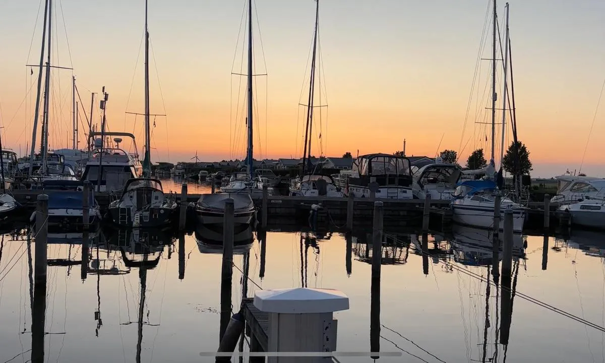 Tacozijl Yacht Harbour: {"base": "en", "no": "Solnedgang i mai", "se": "Solnedg\u00e5ng i maj", "en": "Sunset in May", "da": "Solnedgang i maj"}