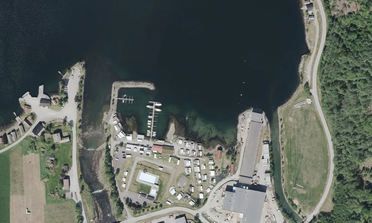 Flyfoto av Tafjord Båthavn og Camping