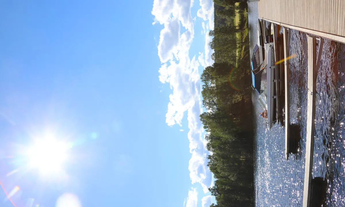 Tangenodden Camping: {"base": "no", "no": "Fin gjestehavn med flytebrygge. Gratis p\u00e5 dagsbes\u00f8k, overnattingsbes\u00f8k betales i resepsjonen p\u00e5 Campingen.", "se": "Fint g\u00e4sthamn med flytbrygga. Gratis vid dagsbes\u00f6k, \u00f6vernattningsbes\u00f6k betalas i receptionen p\u00e5 Campingen.", "en": "Nice guest harbor with floating pier. Free for day visits, overnight stays are paid at the reception of the campsite.", "da": "Fin g\u00e6stehavn med flydebro. Gratis ved dagsbes\u00f8g, overnatningsbes\u00f8g betales i receptionen p\u00e5 Campingpladsen."}