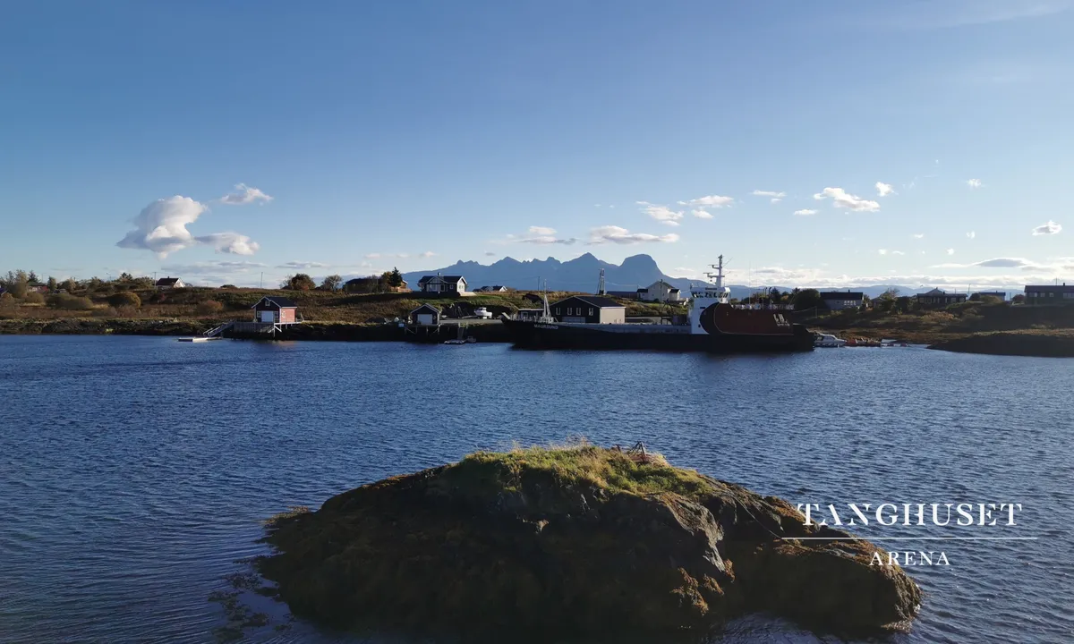 Tanghuset Arena: {"base": "no", "no": "200fots skip til kai", "se": "200-fots skepp till kaj", "en": "200-foot ship at quay", "da": "200-fods skib til kaj"}