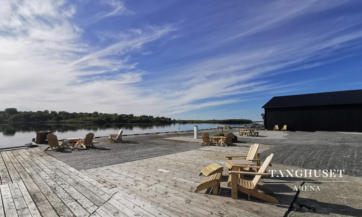 Kontakt Tanghuset Arena for mer informasjon.
Kai med kapasitet for skip på ca. 60m i tillegg flytebrygge.