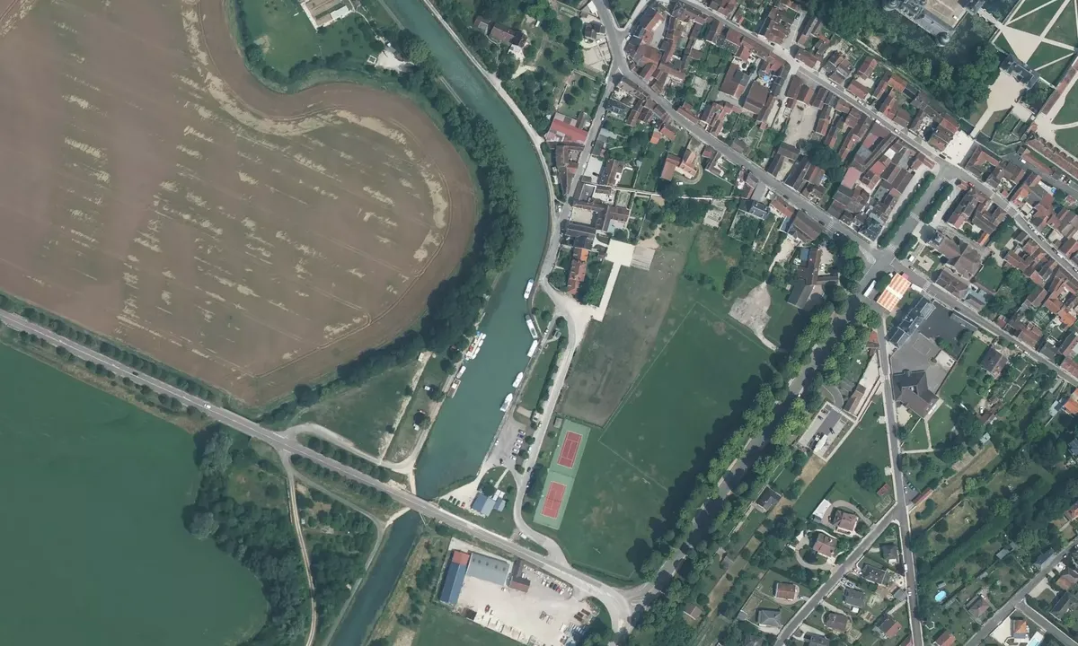 Satelite image of Tanlay Marina