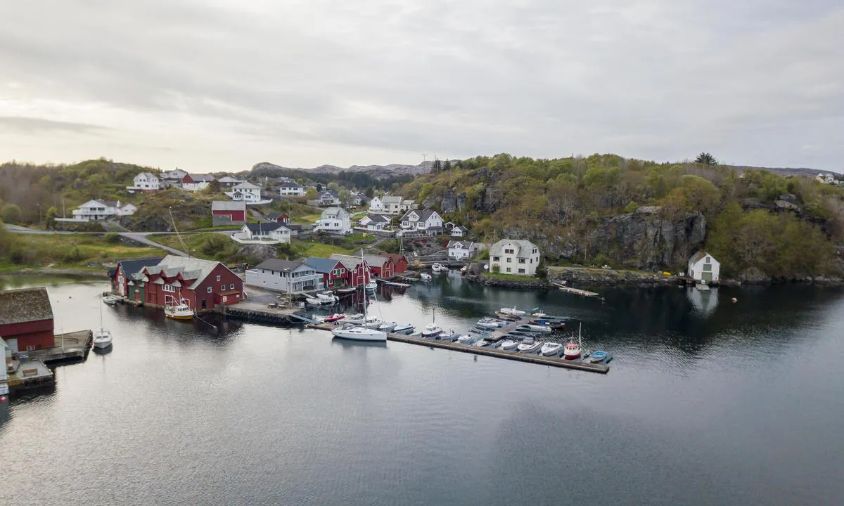 Telavåg Båtlag: {"base": "no", "no": "Oversikt gjeste kai.", "se": "\u00d6versikt g\u00e4st brygga.", "en": "Overview of guest quay.", "da": "Oversigt g\u00e6stekaj."}