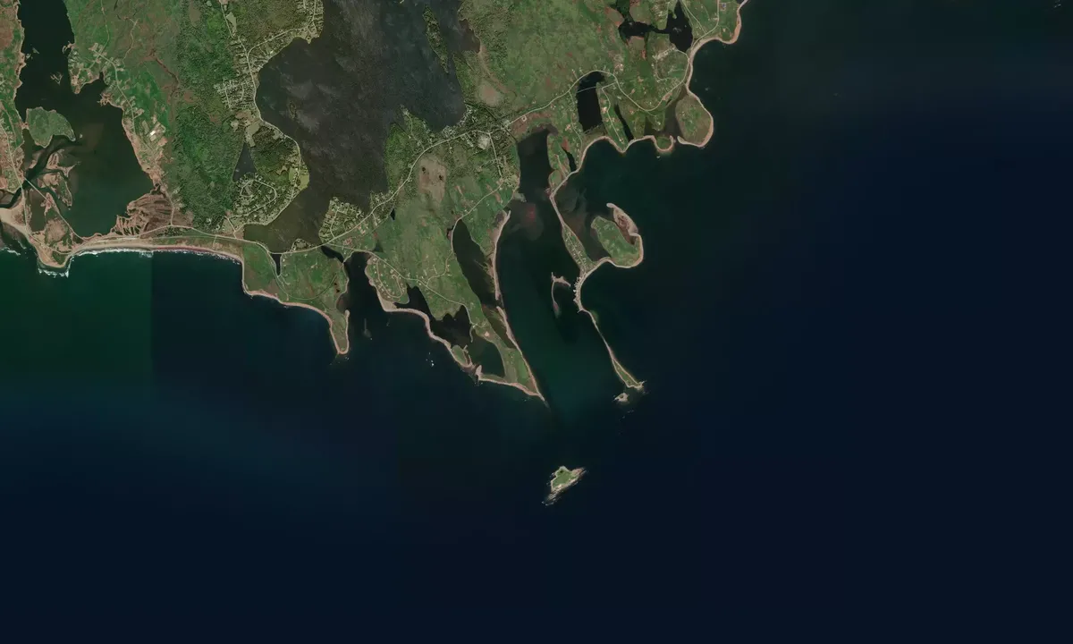 Flyfoto av Three Fathom Harbour