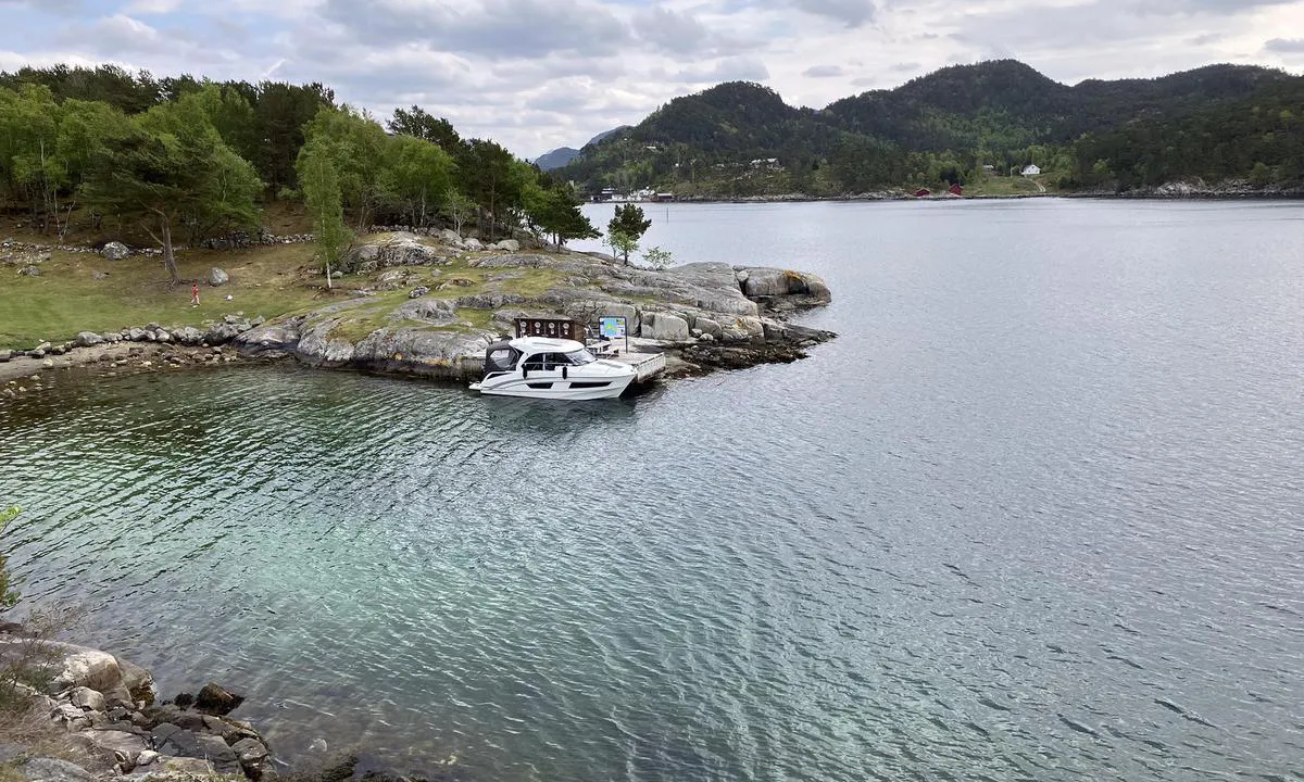 Tingholmen: {"base": "no", "no": "Bilde tatt 18Mai 2023\r\nLiten men god brygge.Fin plass og bade ogs\u00e5", "se": "Bild tagen 18 Maj 2023<br>Liten men bra brygga. Fin plats att bada ocks\u00e5", "en": "Picture taken May 18, 2023<br>Small but good dock. Nice spot for swimming too", "da": "Billede taget 18. maj 2023<br> Liten men god bro. Fin plads at bade ogs\u00e5"}