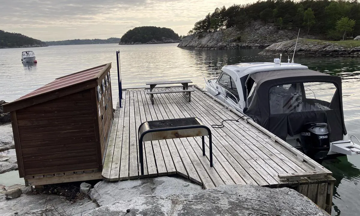 Tingholmen: {"base": "no", "no": "Bildet tatt 17 Mai 2023\r\nGode forhold p\u00e5 bryggen.", "se": "Bildet taget 17 maj 2023<br>Goda f\u00f6rh\u00e5llanden p\u00e5 bryggan.", "en": "Photo taken on May 17, 2023. Good conditions on the pier.", "da": "Billedet taget 17. maj 2023<br>Gode forhold p\u00e5 broen."}