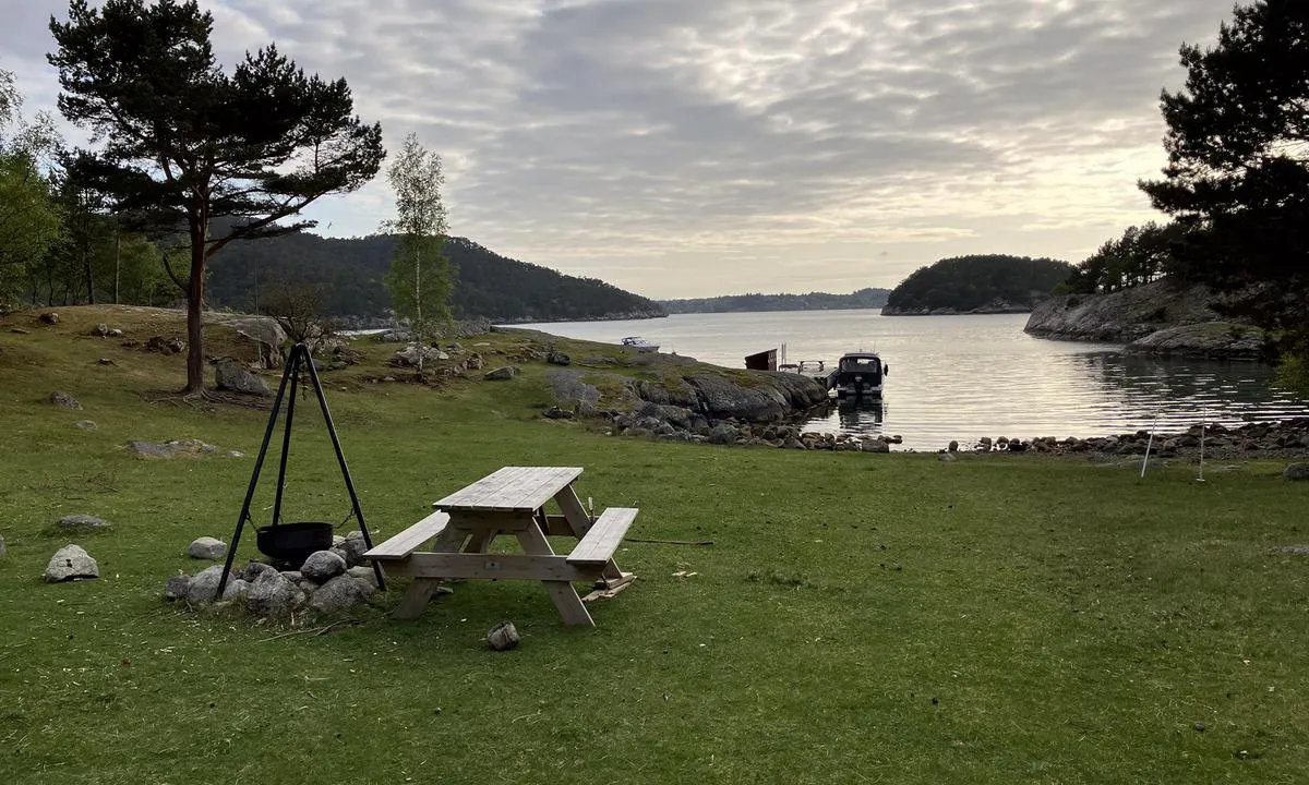 Tingholmen: {"base": "no", "no": "Bilde tatt 18Mai 2023\r\nVeldig fint omr\u00e5de til \u00e5 sette opp telt,og drive med aktiviteter", "se": "Bild tagen den 18 maj 2023<br>V\u00e4ldigt fint omr\u00e5de att s\u00e4tta upp t\u00e4lt och \u00e4gna sig \u00e5t aktiviteter", "en": "Picture taken 18 May 2023<br>Very nice area to set up tents and engage in activities", "da": "Billede taget 18Maj 2023<br>Meget fint omr\u00e5de til at s\u00e6tte telt op og udf\u00f8re aktiviteter"}