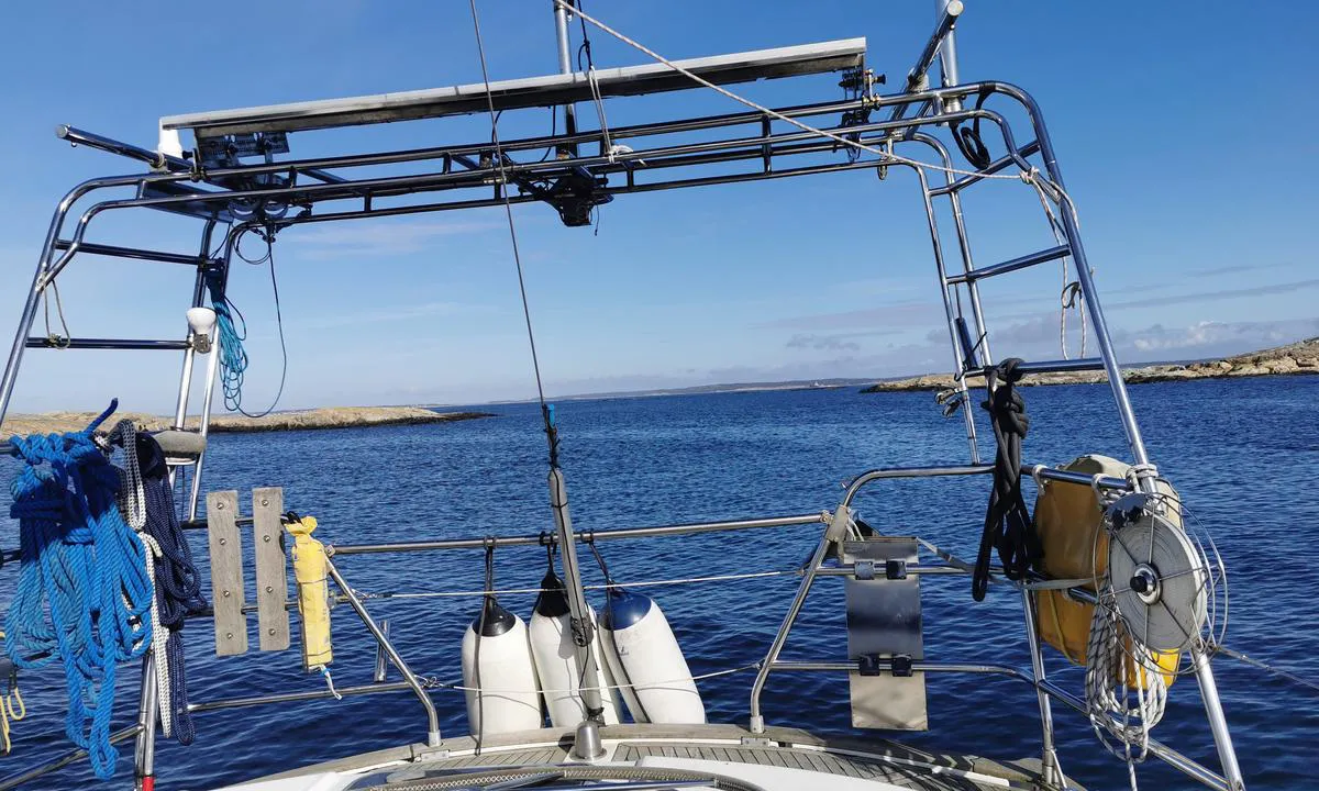 {"base": "no", "no": "Utsikt fra svaiplass p\u00e5 Nordre Tisler.", "se": "Utsikt fr\u00e5n svajplats p\u00e5 Norra Tisler.", "en": "View from the anchorage at Nordre Tisler.", "da": "Udsigt fra svajeplads p\u00e5 Nordre Tisler."}