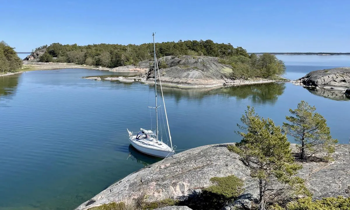 Tistronskär: {"base": "en", "no": "Ta med egne steinkroker", "se": "Ta med egna klippkrokar", "en": "Bring own rock hooks", "da": "Medbring egne klippeankre", "fr": "Apportez vos propres crochets pour rochers", "de": "Bringen Sie eigene Felsanker mit", "es": "Traiga sus propios ganchos de roca", "it": "Porta i tuoi uncini da roccia", "pt": "Traga seus pr\u00f3prios ganchos de rocha", "nl": "Breng eigen rotshaakjes mee", "pl": "Przynie\u015b w\u0142asne haki do ska\u0142", "uk": "\u041f\u0440\u0438\u043d\u0435\u0441\u0456\u0442\u044c \u0432\u043b\u0430\u0441\u043d\u0456 \u0441\u043a\u0435\u043b\u044c\u043d\u0456 \u0433\u0430\u043a\u0438", "ro": "Aduce\u021bi c\u0103rlige proprii pentru st\u00e2nci", "tr": "Kendi kaya \u00e7engellerinizi getirin", "el": "\u03a6\u03ad\u03c1\u03c4\u03b5 \u03b4\u03b9\u03ba\u03bf\u03cd\u03c2 \u03c3\u03b1\u03c2 \u03b3\u03ac\u03bd\u03c4\u03b6\u03bf\u03c5\u03c2 \u03b3\u03b9\u03b1 \u03b2\u03c1\u03ac\u03c7\u03b9\u03b1", "cs": "P\u0159ineste si vlastn\u00ed h\u00e1ky na sk\u00e1ly", "hu": "Hozzon saj\u00e1t sziklahorgokat", "fi": "Ota omat kalliokoukut mukaan", "bg": "\u041d\u043e\u0441\u0435\u0442\u0435 \u0441\u043e\u0431\u0441\u0442\u0432\u0435\u043d\u0438 \u043a\u0430\u0440\u0430\u0431\u0438\u043d\u0438", "sr": "Ponesite sopstvene kuke za stene", "et": "Too kaasa oma kivikonksud", "lv": "Pa\u0146emiet l\u012bdzi savas akmens \u0101\u0137us", "lt": "Atsive\u017ekite savo uolien\u0173 kablius"}