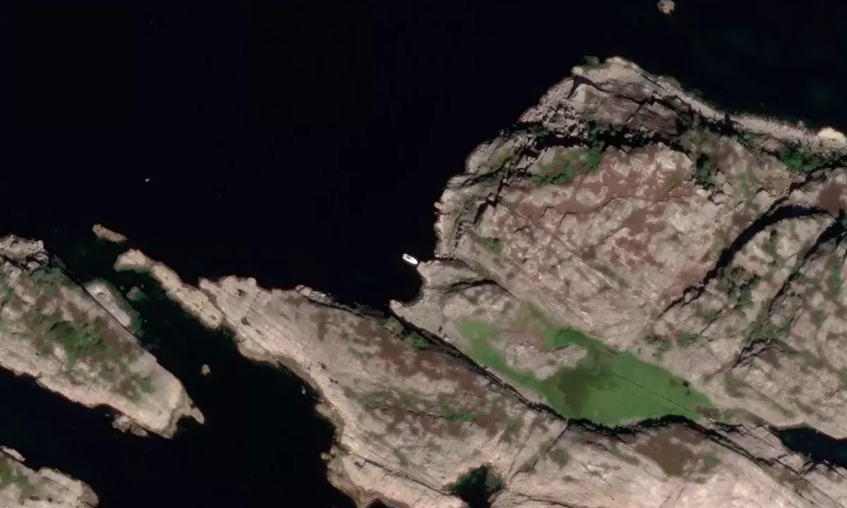 Satelite image of Tjamsøya