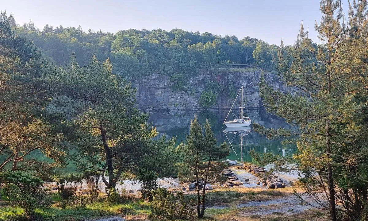 Toftøyvågen: {"base": "no", "no": "For anker i Toft\u00f8yv\u00e5gen", "se": "P\u00e5 ankare i Toft\u00f6v\u00e5gen", "en": "At anchor in Toft\u00f8yv\u00e5gen", "da": "For anker i Toft\u00f8yv\u00e5gen"}