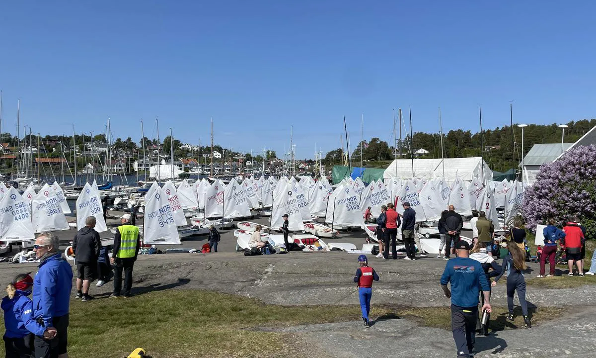 Tønsberg seilforening: {"base": "no", "no": "Pinseleir", "se": "Pingstl\u00e4ger", "en": "Whitsun Camp", "da": "Pinselejr"}