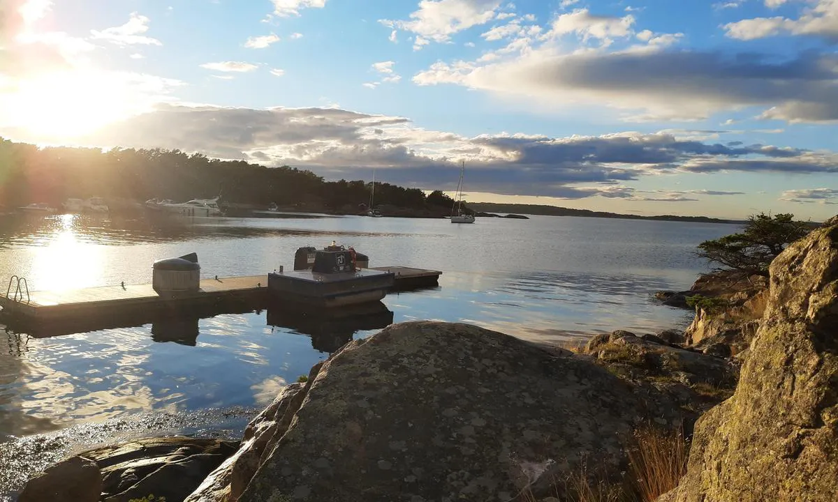 Tordenskioldbukta: Innseiling fra nord og septik/søppel Rygge.