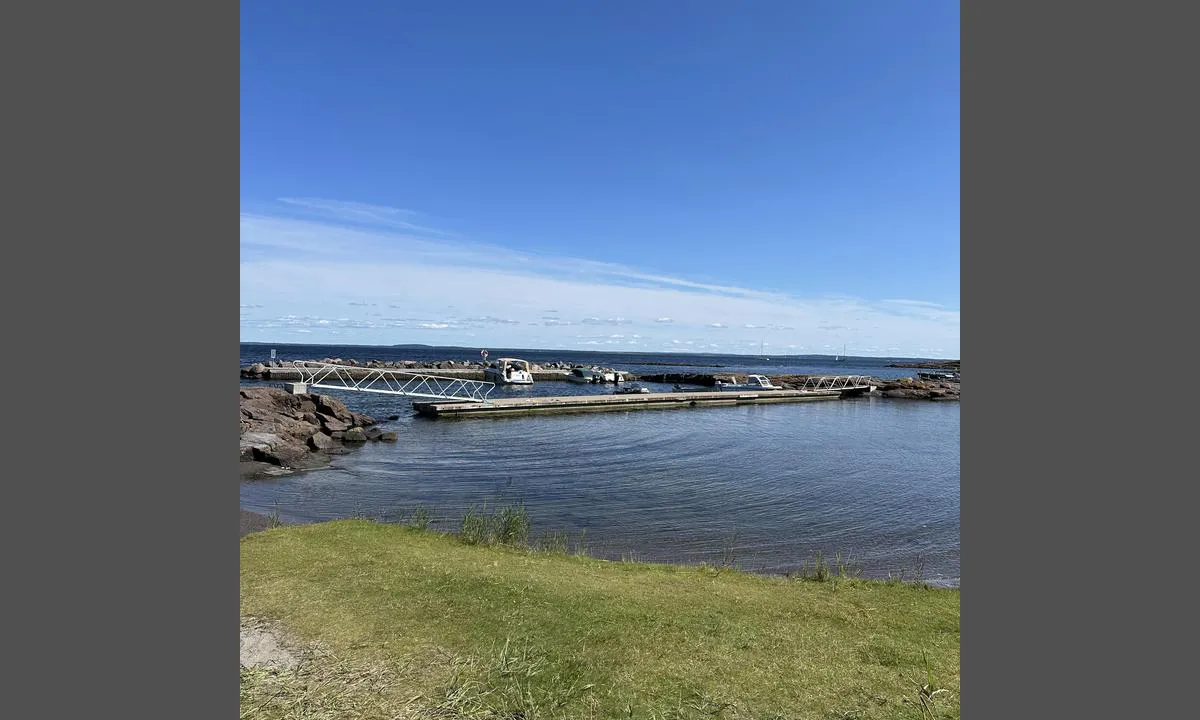 Torgersøya: {"base": "no", "no": "Brygge nord", "se": "Brygga norr", "en": "North Wharf", "da": "Brok nord"}