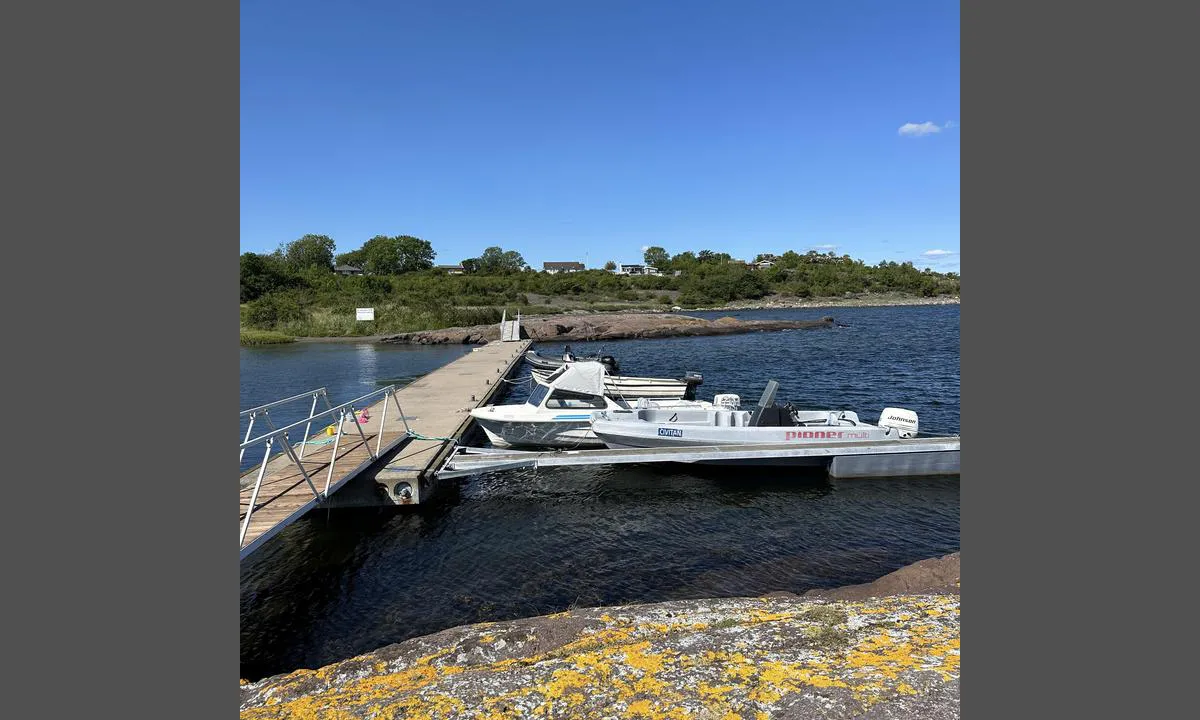 Torgersøya: {"base": "no", "no": "Brygge nord", "se": "Brygga norr", "en": "North Pier", "da": "Brov nord"}