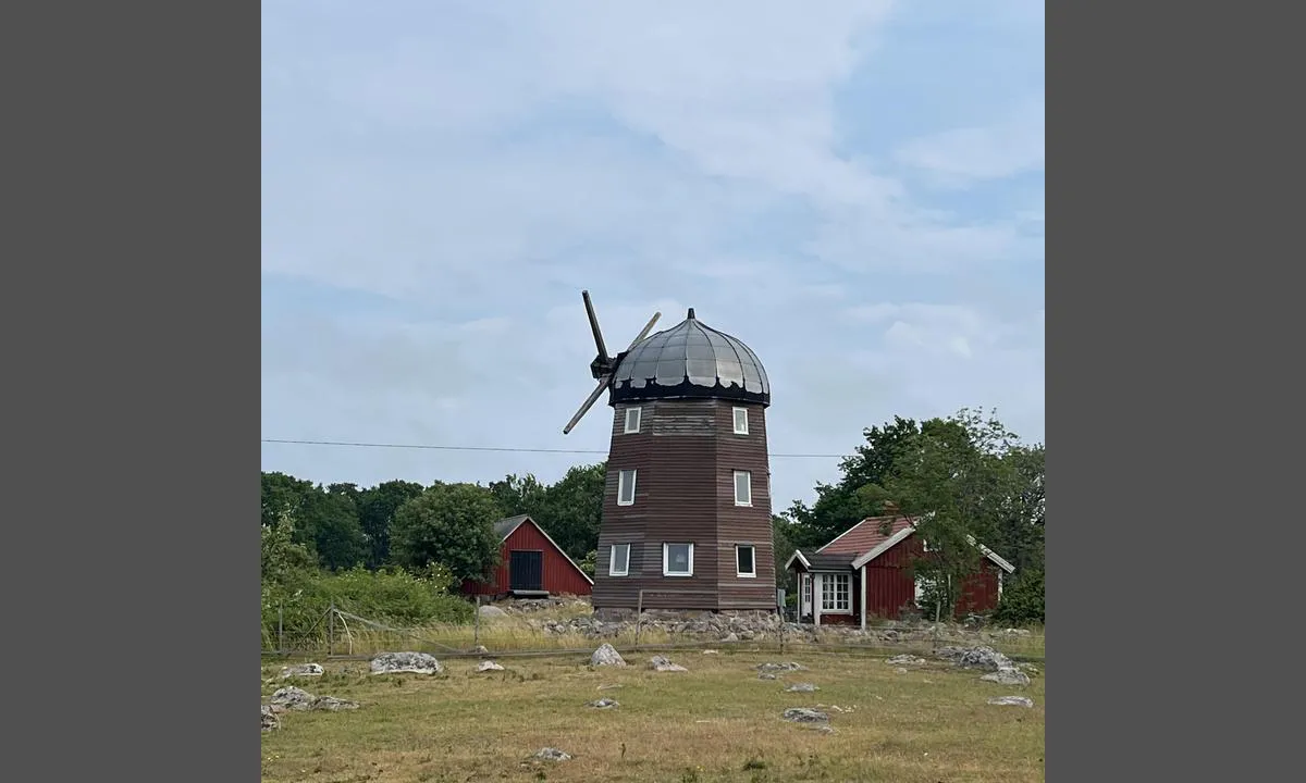 Torhamn Gästhamn: {"base": "no", "no": "Bilde fra n\u00e6romr\u00e5de", "se": "Bild fr\u00e5n n\u00e4romr\u00e5de", "en": "Picture from the surrounding area", "da": "Billede fra n\u00e6romr\u00e5de"}