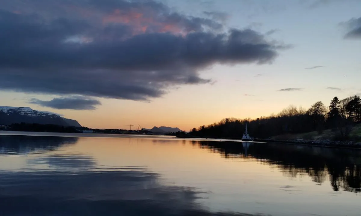 Tørlavågen: {"base": "no", "no": "Fin utsikt.", "se": "Fin utsikt.", "en": "Nice view.", "da": "Fin udsigt."}