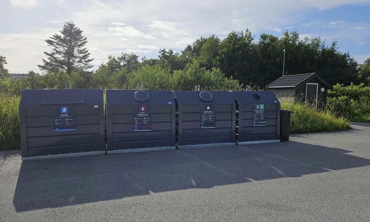 Tornes Småbåthavn: {"base": "no", "no": "Konteinere for boss er plassert ved hovedveien, 850 meter fra gjestebryggen (en vei)", "se": "Containrar f\u00f6r sopor \u00e4r placerade vid huvudv\u00e4gen, 850 meter fr\u00e5n g\u00e4stbryggan (en v\u00e4g)", "en": "Containers for waste are located by the main road, 850 meters from the guest pier (one way)", "da": "Containere til affald er placeret ved hovedvejen, 850 meter fra g\u00e6stebroen (\u00e9n vej)"}
