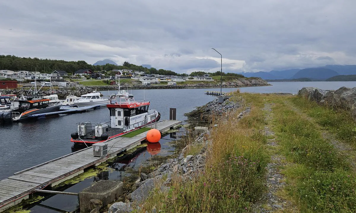 Tornes Småbåthavn: {"base": "no", "no": "Ytterste del av gjestebrygga er reservert for redningssk\u00f8yten.", "se": "Yttersta delen av g\u00e4stbryggan \u00e4r reserverad f\u00f6r r\u00e4ddningsb\u00e5ten.", "en": "The outer part of the guest dock is reserved for the rescue boat.", "da": "Yderste del af g\u00e6stebroen er reserveret til redningsb\u00e5den."}