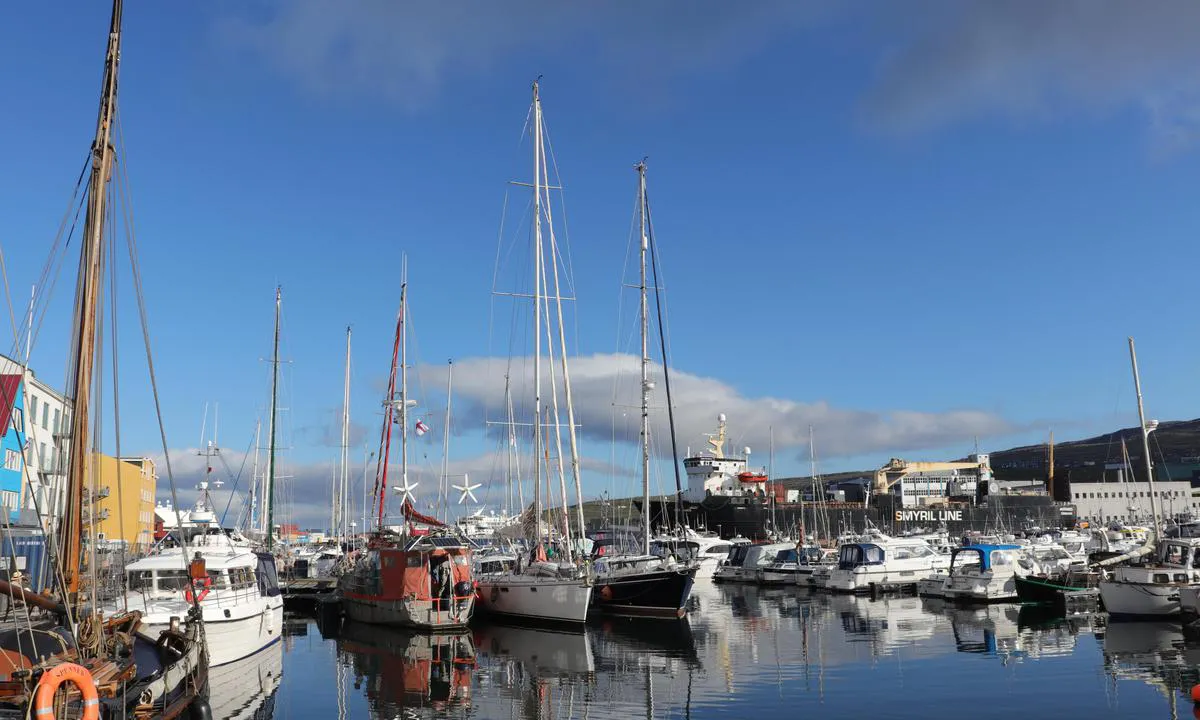 Torshavn: From left to the middle – visitor's pontoon.
