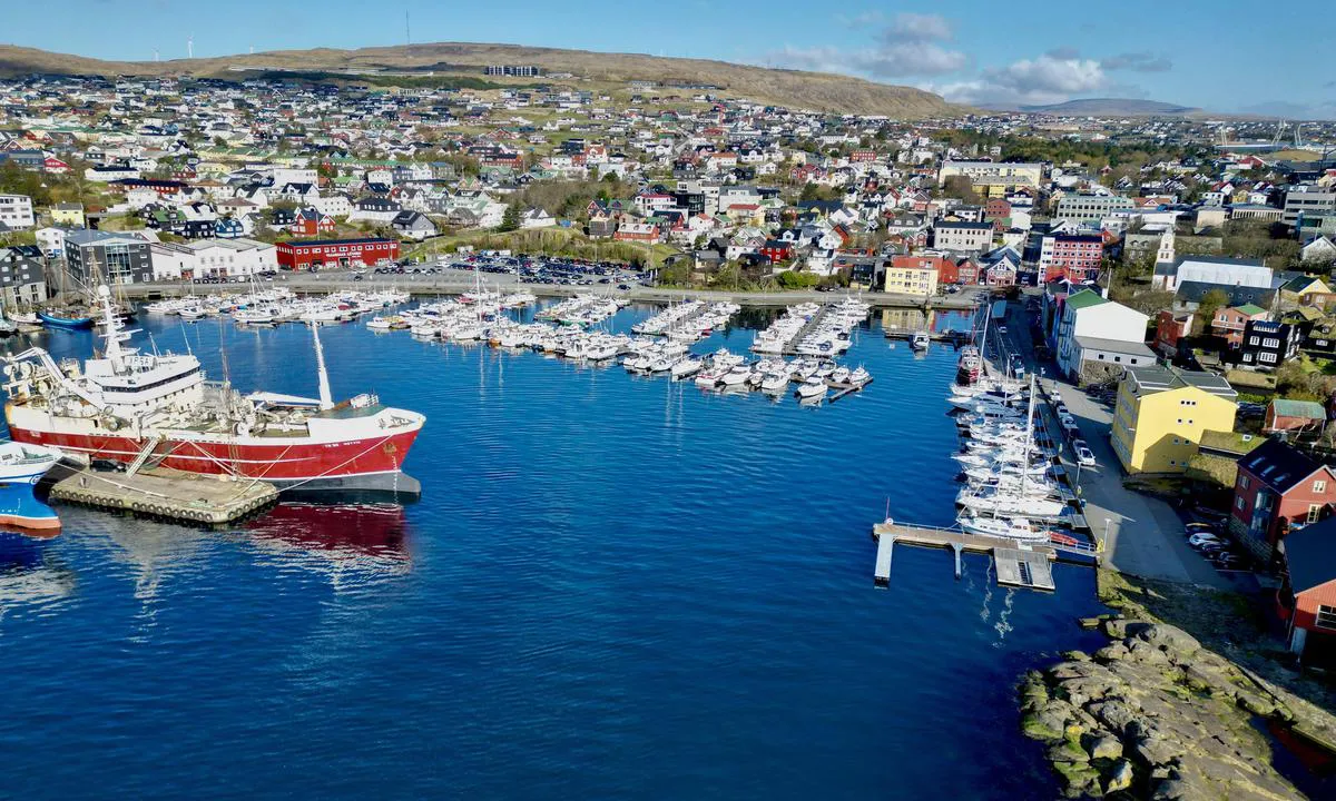 Torshavn: Guest harbour to the right
