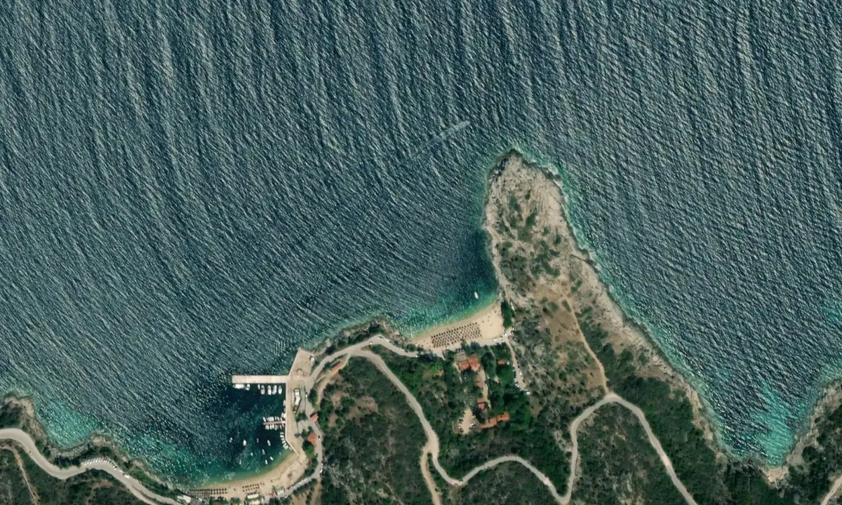 Flyfoto av Tourkolimnionas